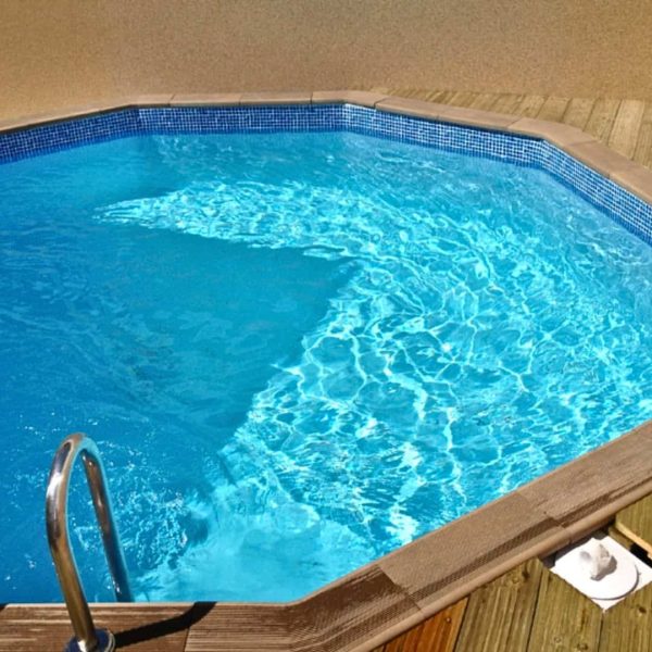 Piscina Naturalis 01D de hormigón acabado aspecto madera octogonal