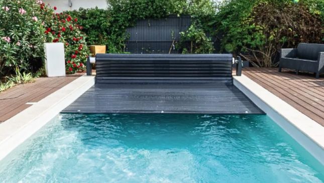 Cubierta de persiana para piscina a batería