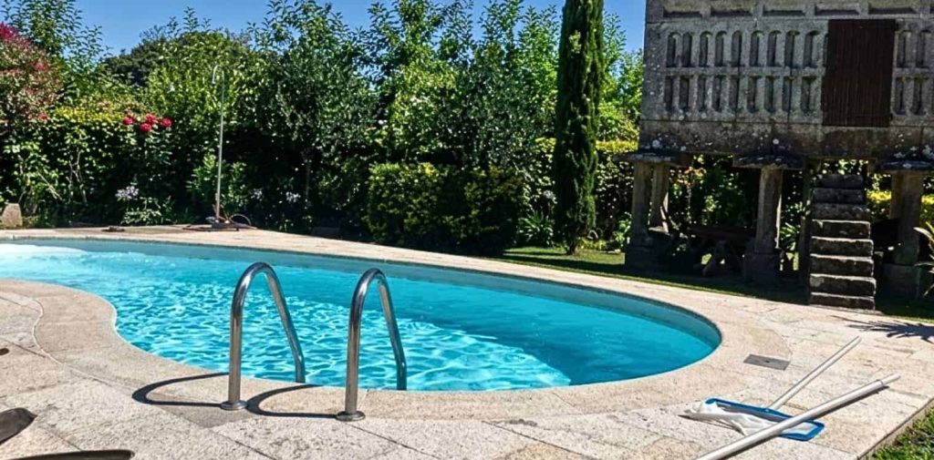 Piscina en kit estándar autoinstalable